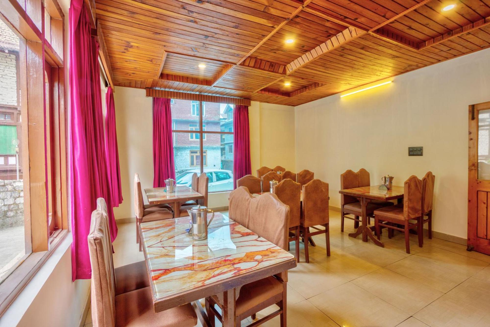 Hotel Royal Manali Kültér fotó